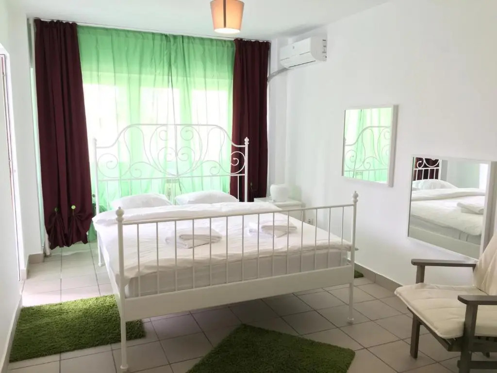 Green Apartment 6