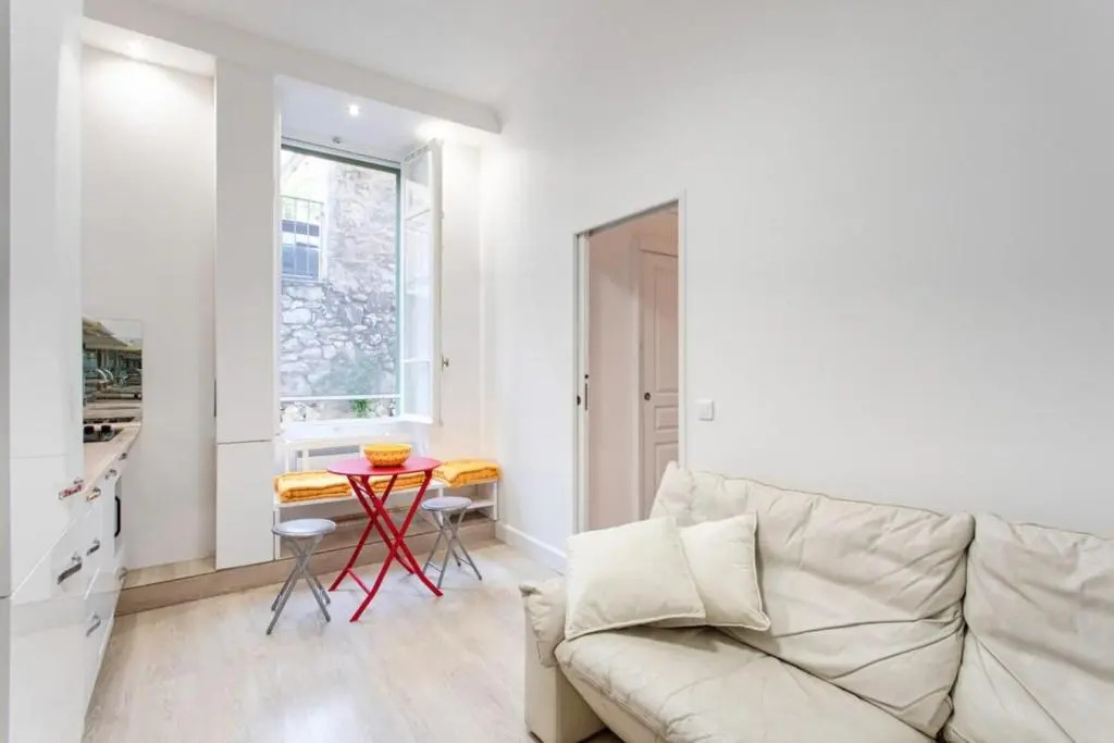 Contemporary Furnished Apartment With 2 Bedrooms in Corniche de la Riviera