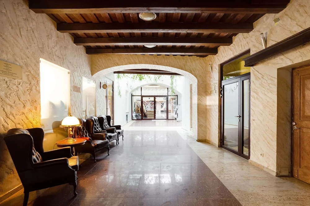 Atrium Hotel