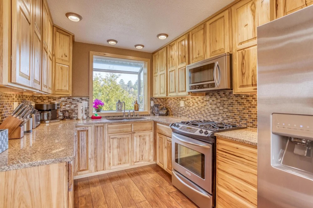 Charming Bungalow with Game Room and Scenic Views - Delightful Coastal Retreat