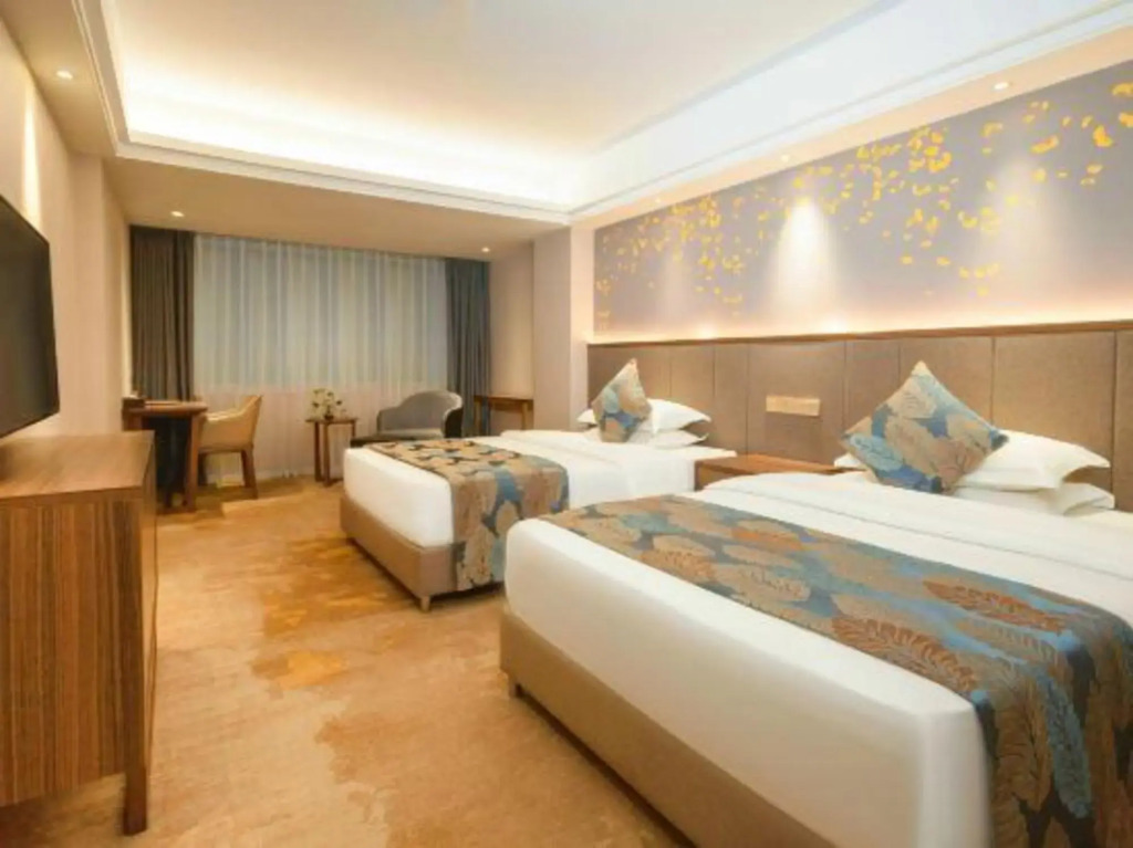 Luzhou Century Hotel (BBK Plaza Xintiandi)