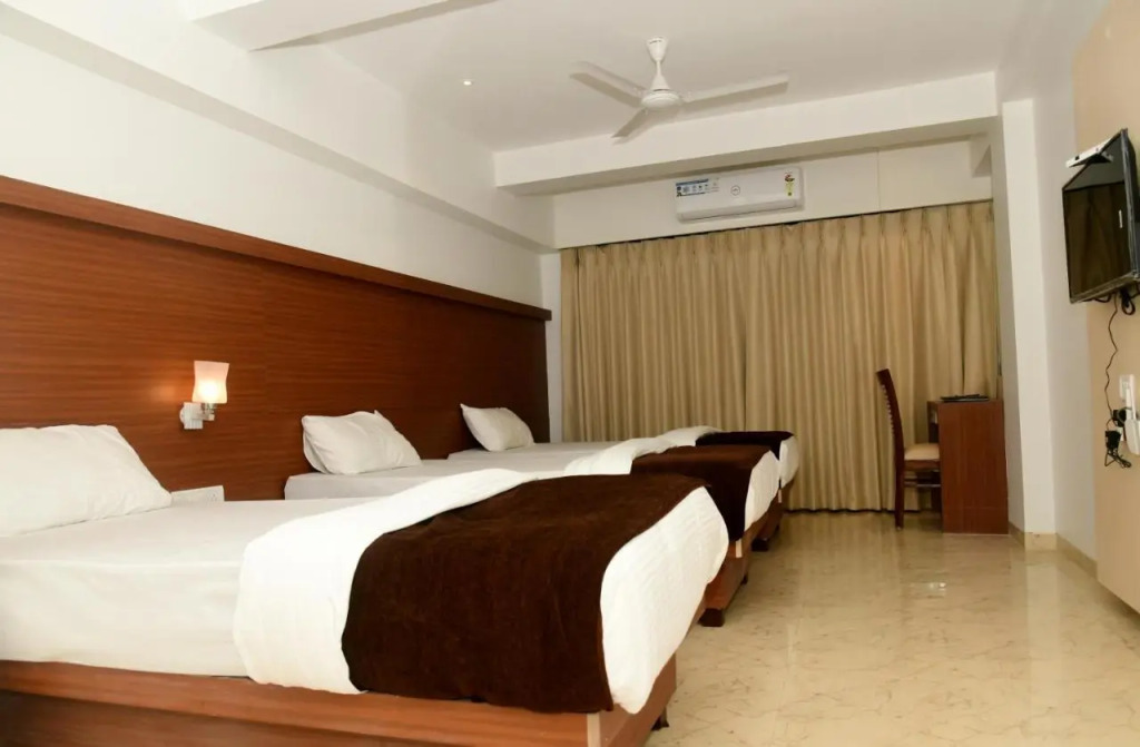 Hotel Monarch Center Point near Dahanu Beach, Bordi