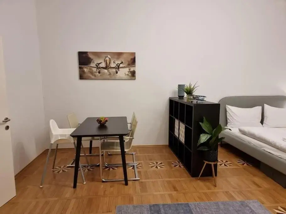 Sissi Royal Suite - Inner City 4 bedroom apartment