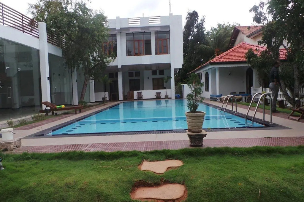 Windmill Hotel
