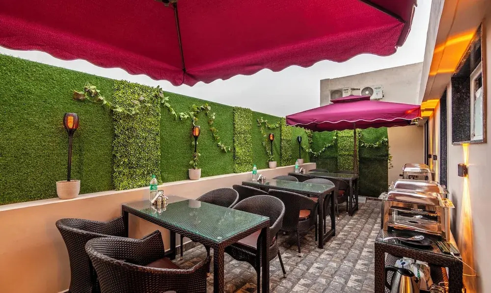 Treebo Bombay Palace