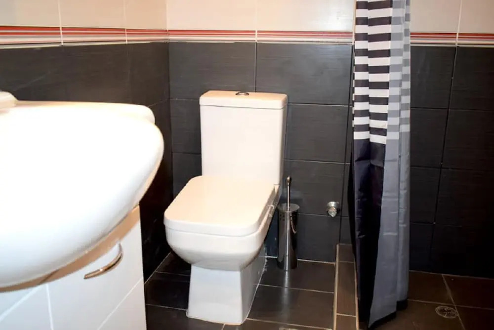 Apt - Sleeps 5 - Pets Ok - Balcony - Parking