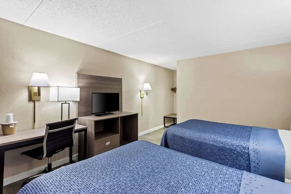 Super 8 Willowbrook