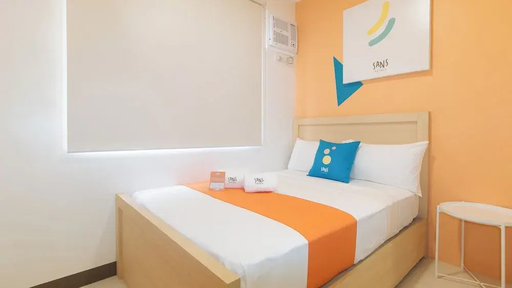 Sans Hotel at One JD Place Makati by RedDoorz