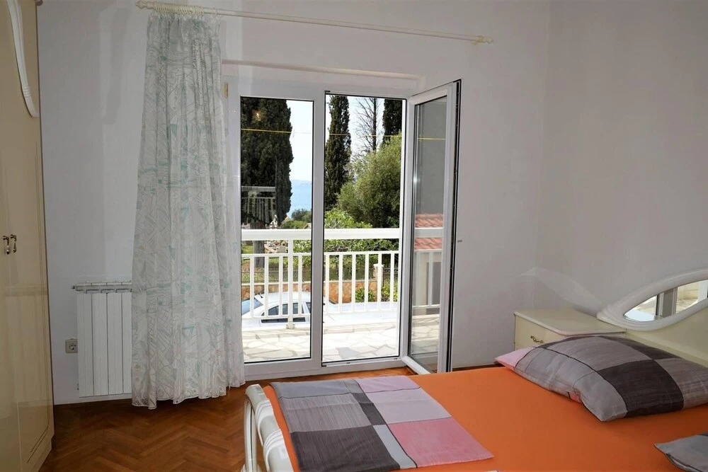 Stunning 2-bed Apartment in Okrug Gornji