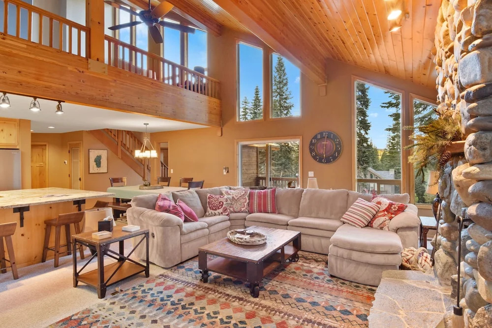 New Listing! Tahoe Donner Ski W/ Hot Tub 3 Bedroom Home