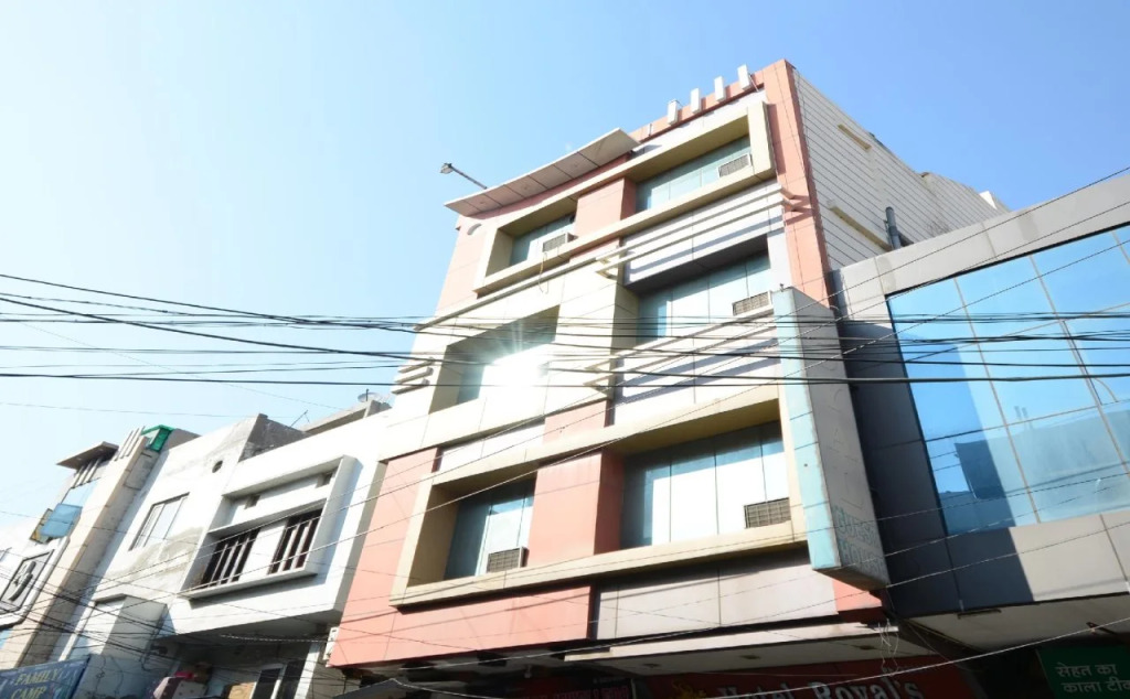Hotel Royals By OYO Rooms