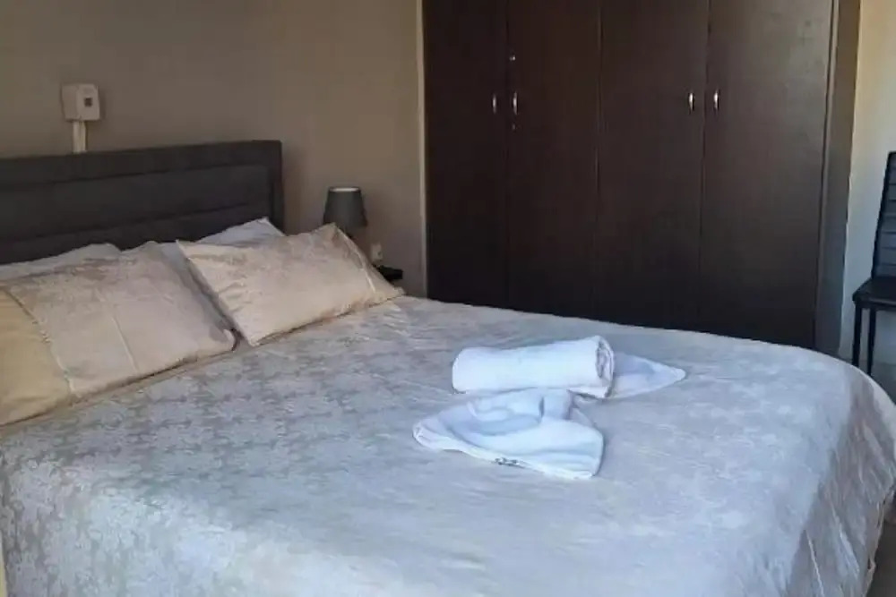 2br-7 Guests-free Parking-pool-aircon