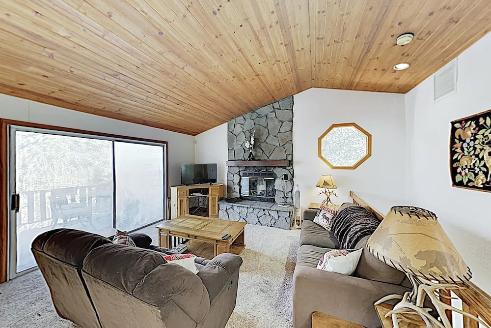 New Listing! Alpine W/ Private Hot Tub 3 Bedroom Home