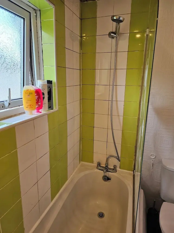 Cosy 3-bed Semi-detached House in Bradford