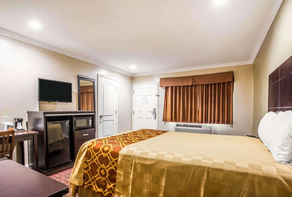 Rodeway Inn & Suites Bellflower