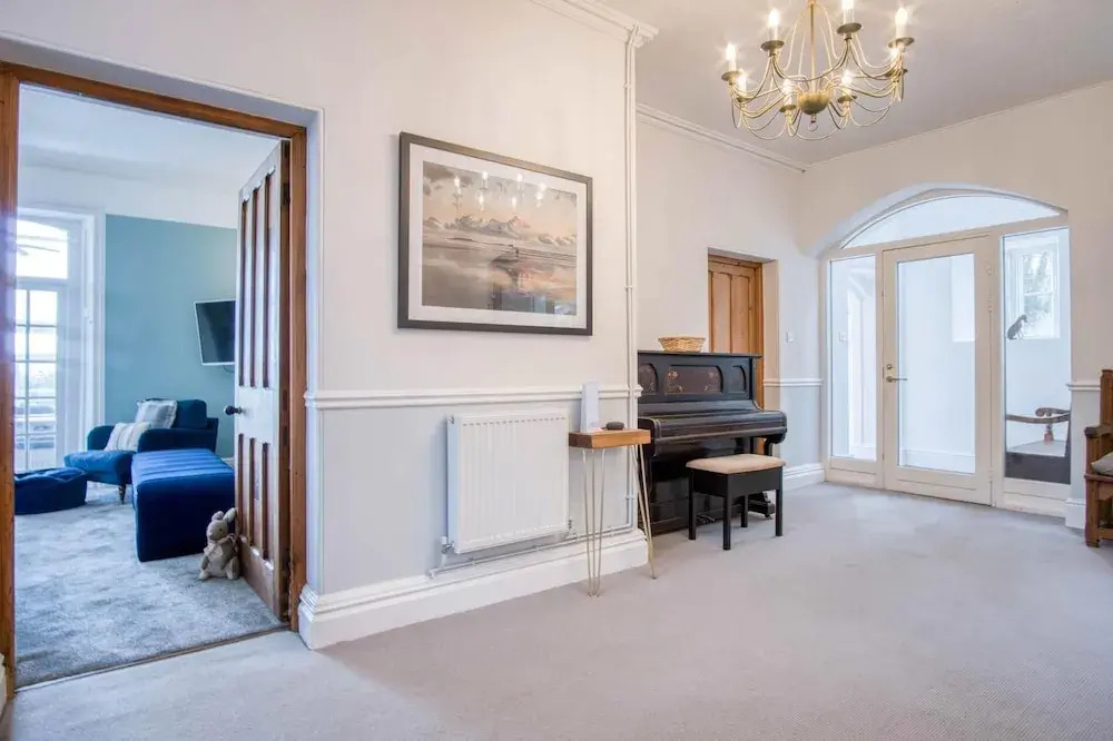 The Old Rectory - 5 Bedroom Holiday Home - Llanedi
