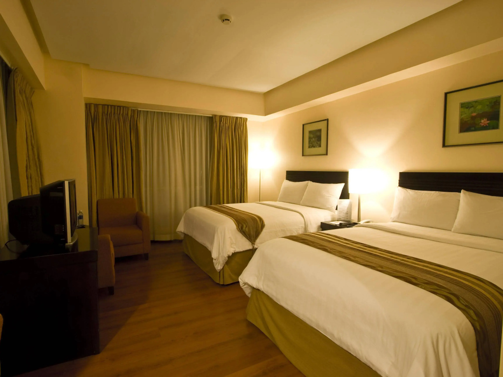Crown Regency Hotel & Towers