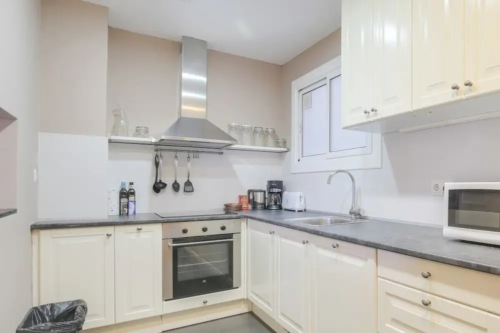 Spacious 4bed in Central Barcelona, 8mins to Metro
