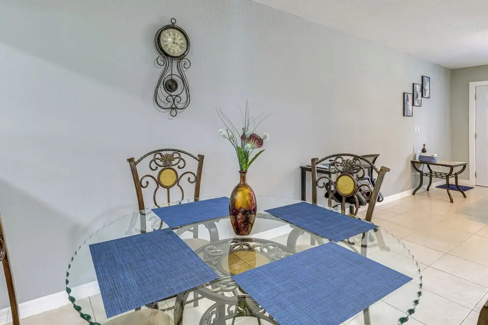 Mins to Beaches & HCA Hospital: Fort Pierce Home