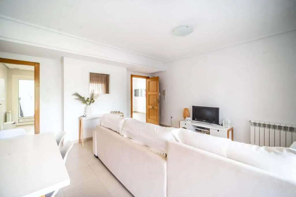 Bright Apartment with Pool Views - BA811