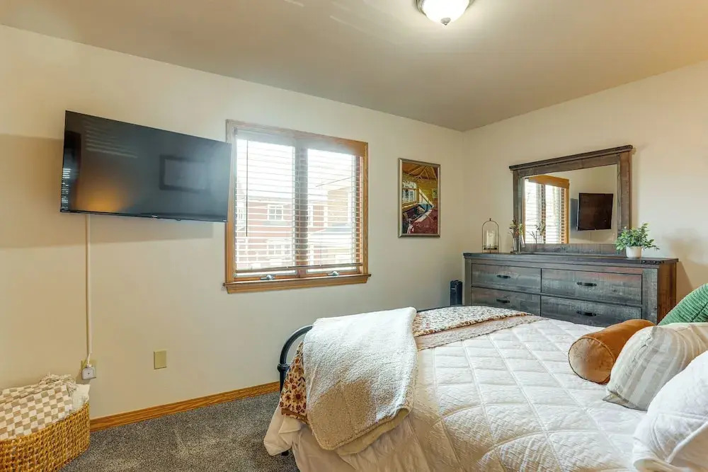 Convenient Townhome 1 Mi to Dtwn Clearfield