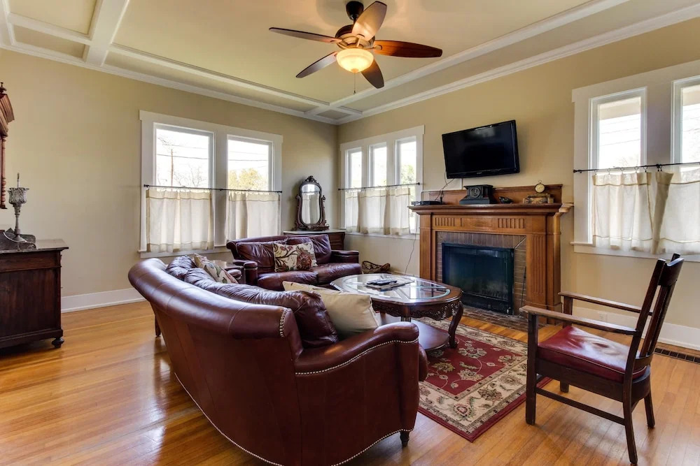 Cozy Retreat in Fredericksburg - Two Homes Perfect for Large Groups