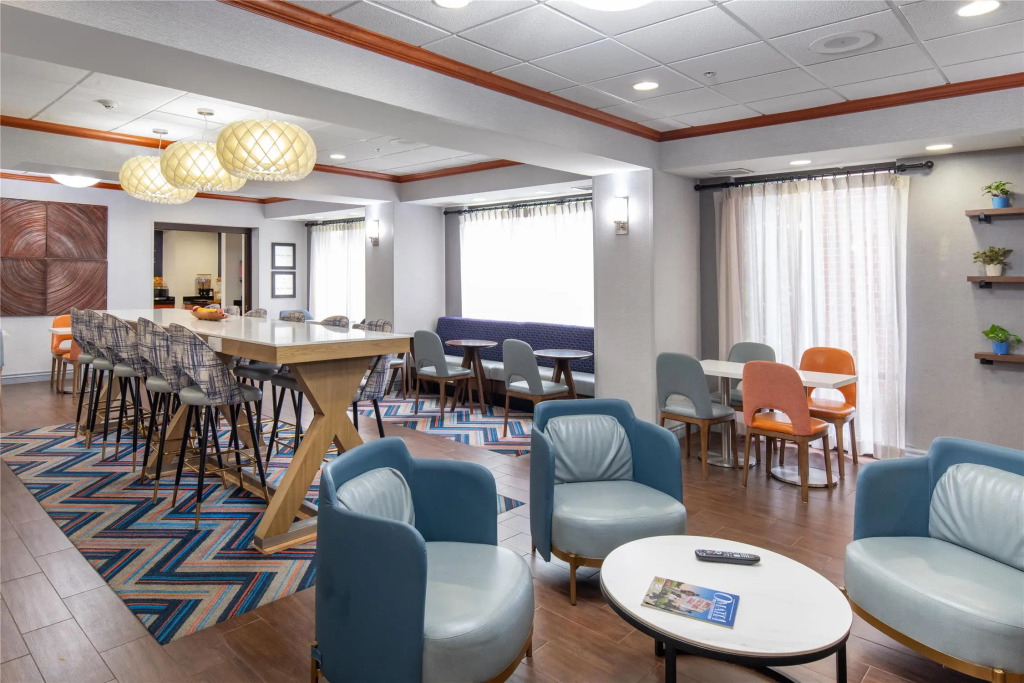 Newly Renovated Hampton Inn Omaha West Lakeside