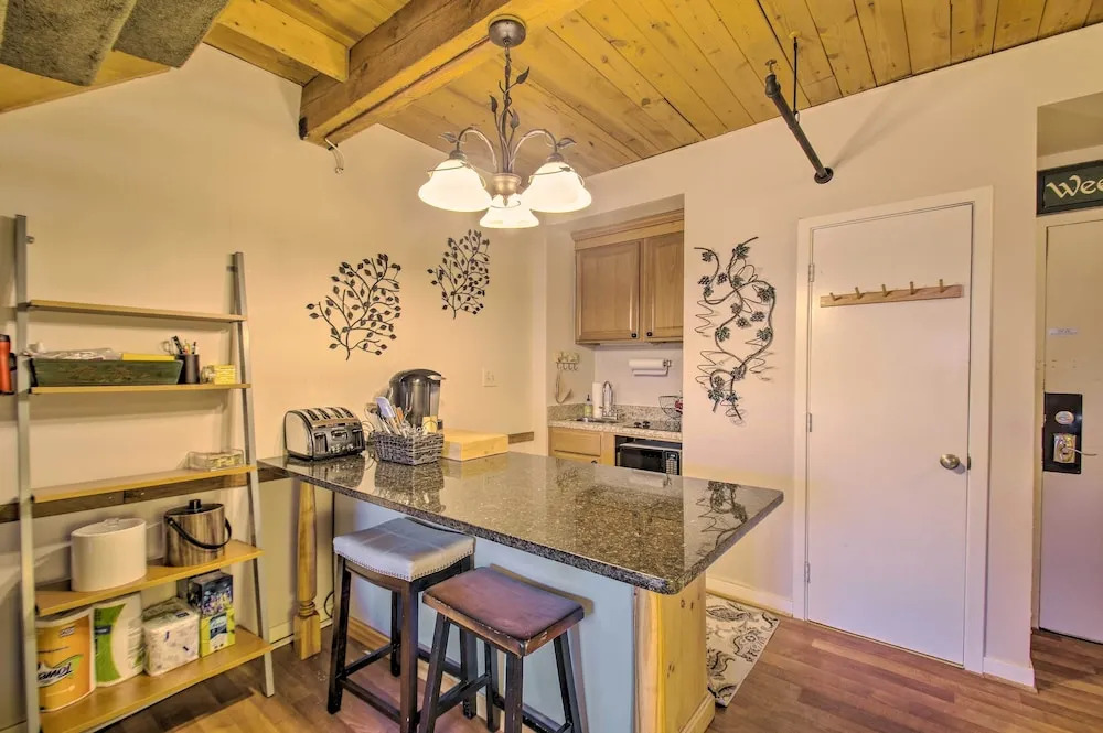 Snug Wintergreen Resort Studio: Ski In & Out!