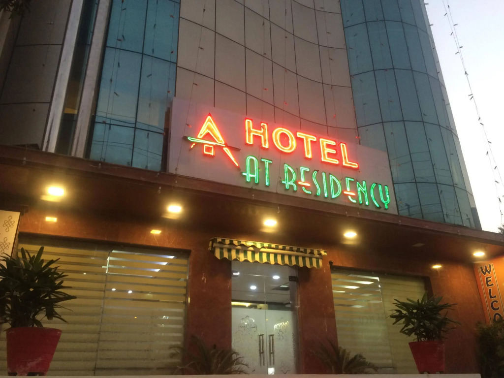 OYO Townhouse 012 Kaushambi Metro Ghaziabad