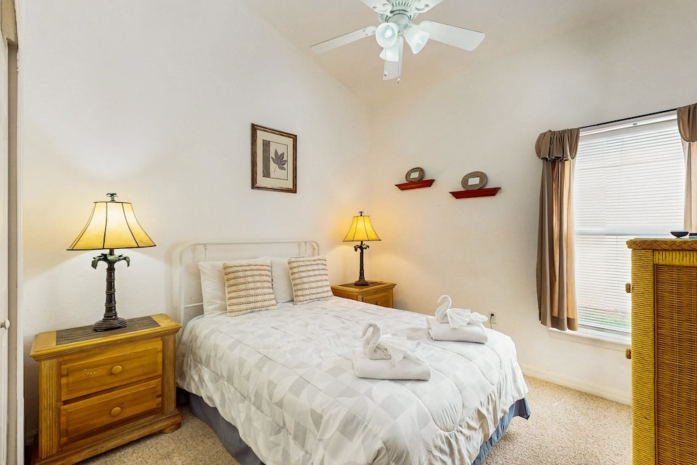 Home in Gated Community W/private Heated Pool, air Hockey, Tennis, Clubhouse