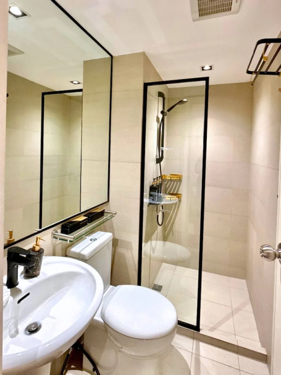 Azure Urban Resort 1br-2br St Tropez