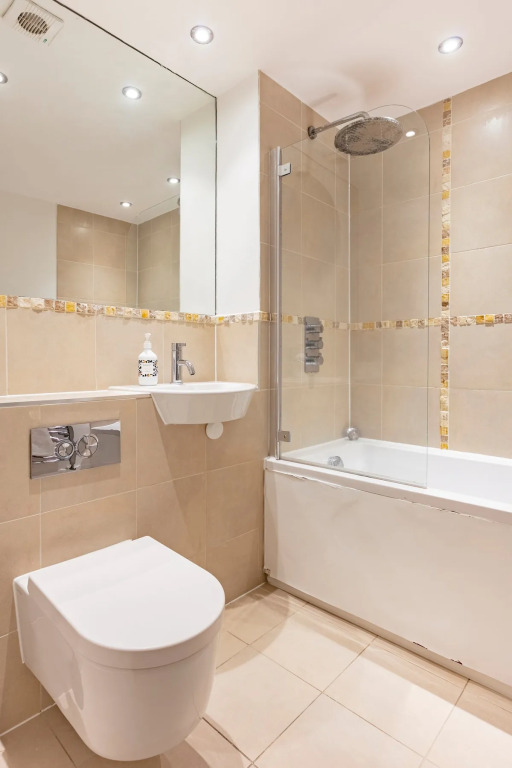 Child & pet friendly | Parking