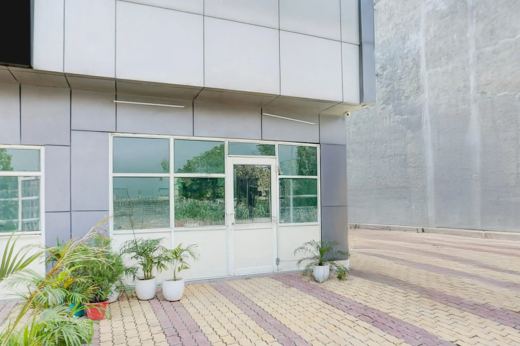 Hotel O by OYO Lohgarh Road Zirakpur Formerly JB Plaza