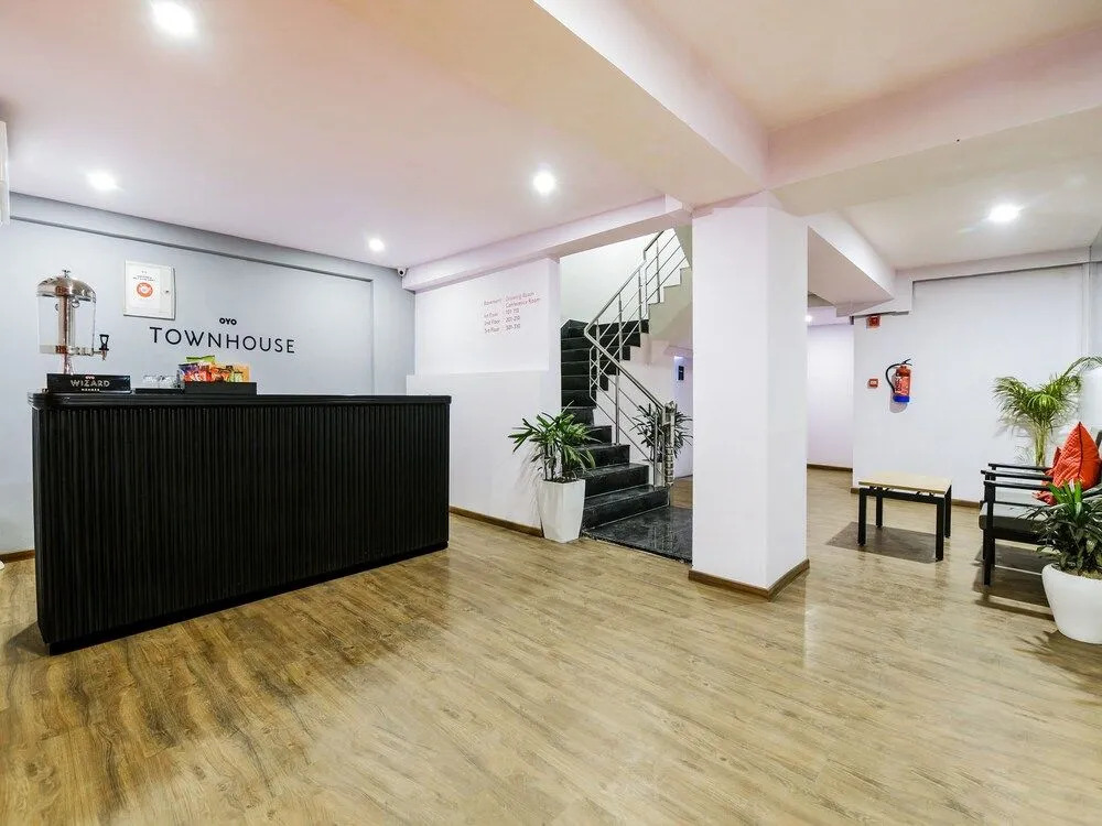 OYO Townhouse 086 Pankha Road