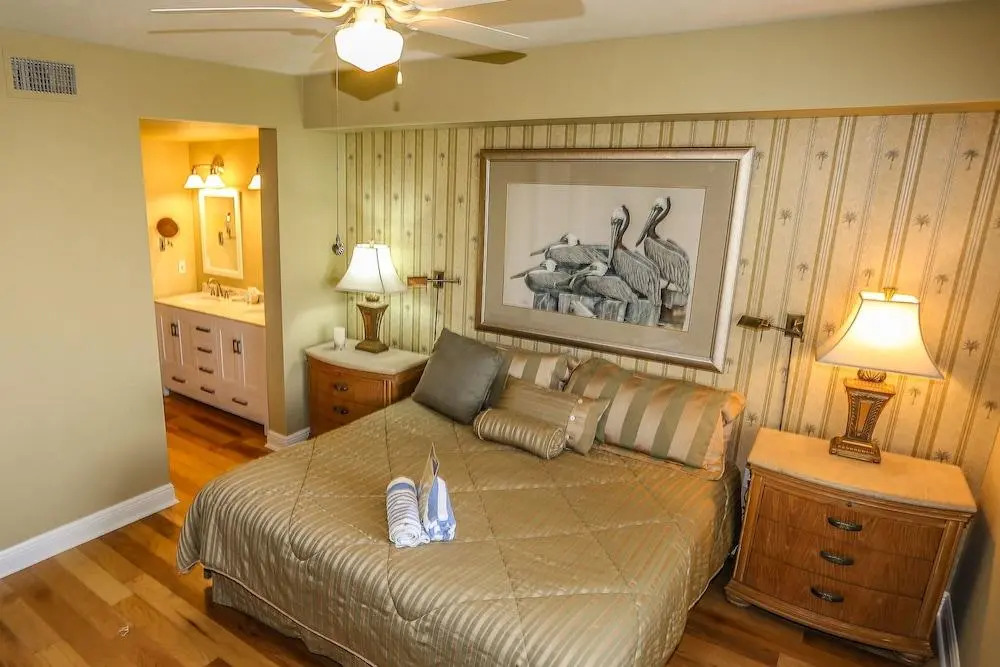 Captains Bay 403 - 6