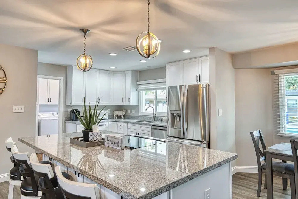 3BR Sleeps 8 Pool Putting Green BQQ Large Island!