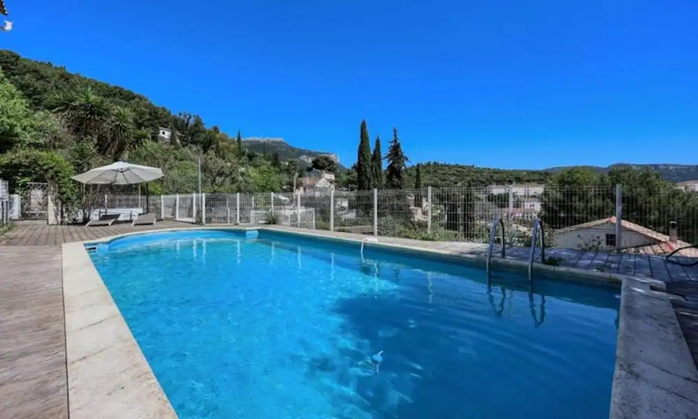 Villa in Toulon With Pool and Mont Faron Views