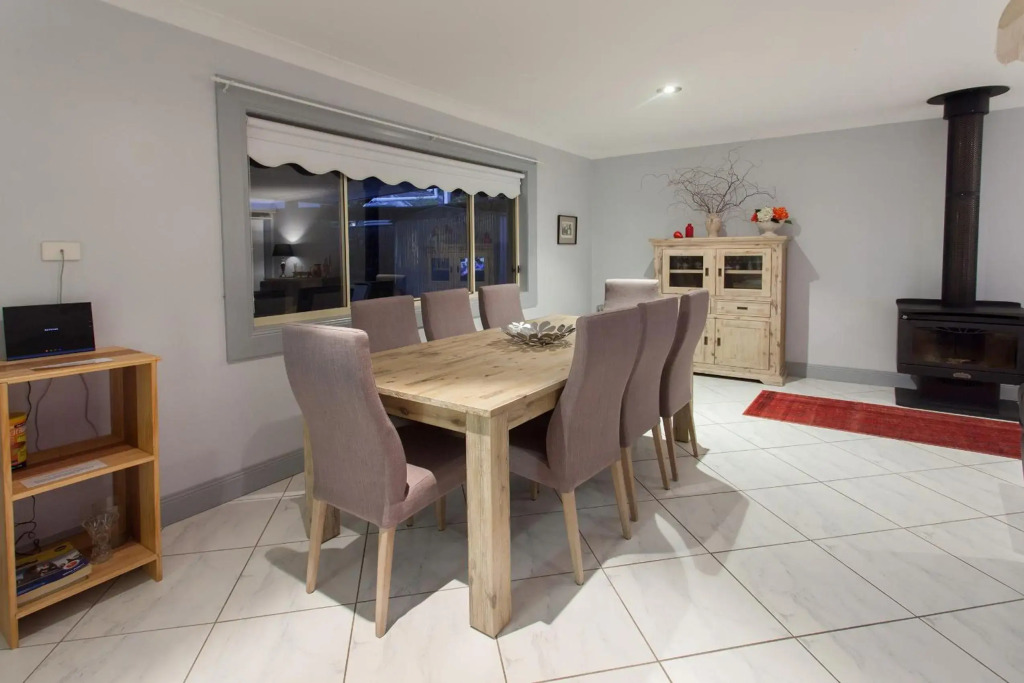 Rawson's Retreat - Five Bedroom Home - Walk CBD - Includes Breakfast