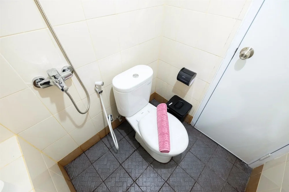 Modern Room Bassura City Apartment