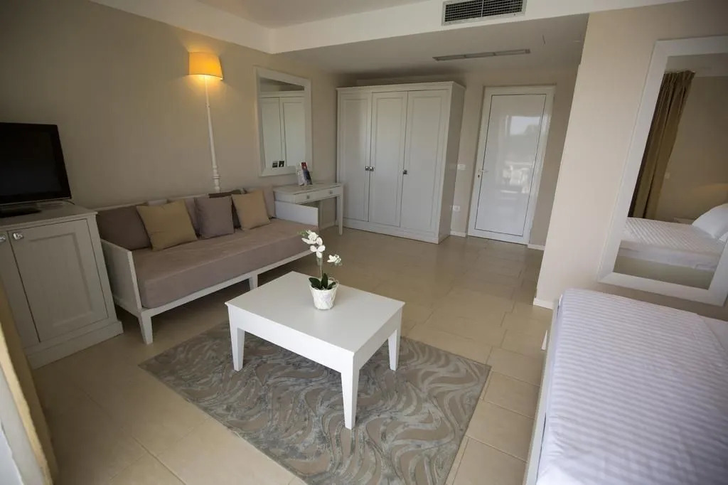 Folie Marine Hotel & Beach Club