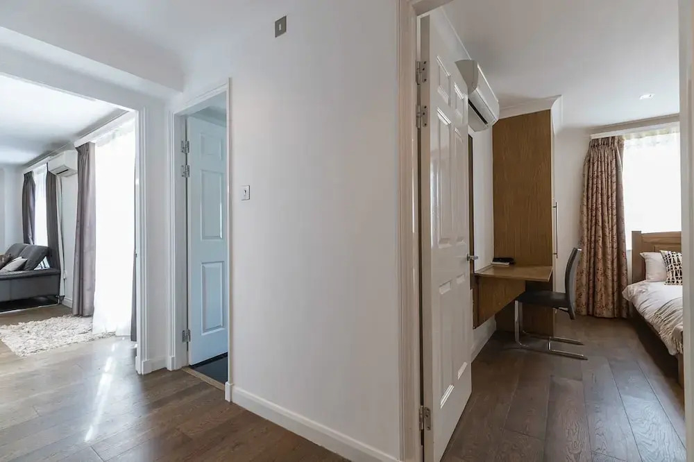 Three Bed Greville Luxury Apt Parking 1