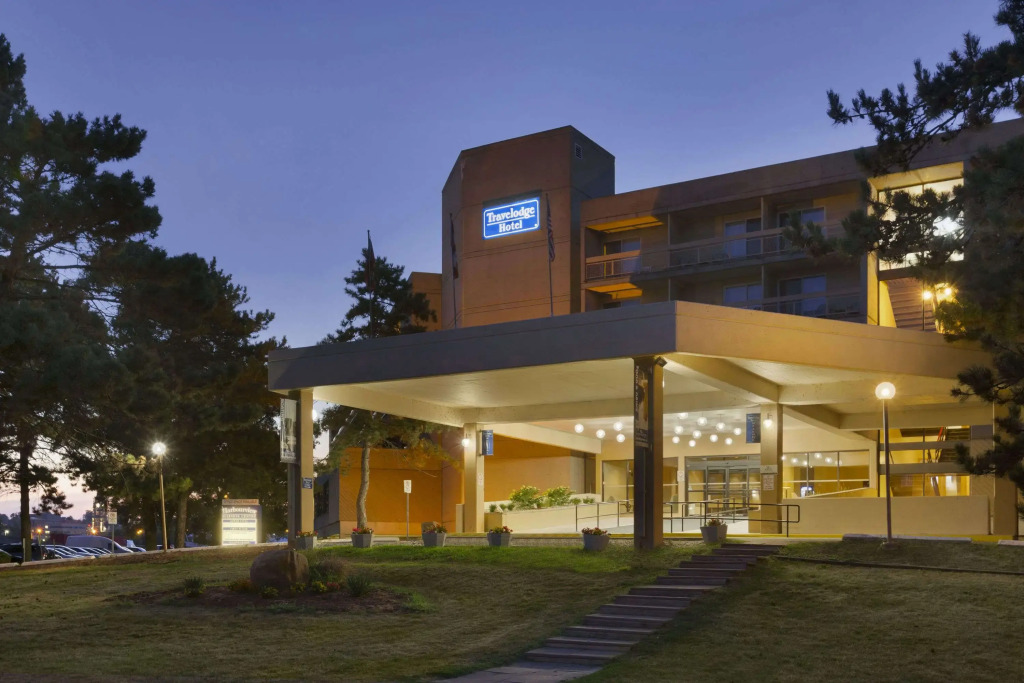 Ramada by Wyndham Belleville Harbourview Conference Center