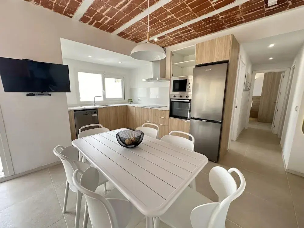 Arago 273 in Roses With 2 Bedrooms and 2 Bathrooms
