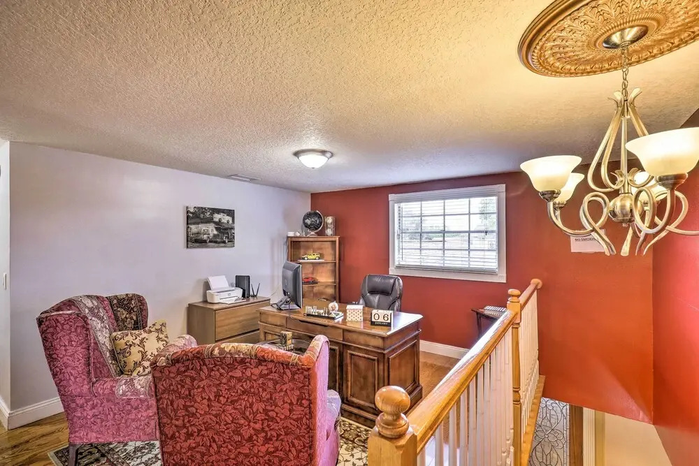 Cozy Home in Heart of Tampa w/ Lanai & Pool!