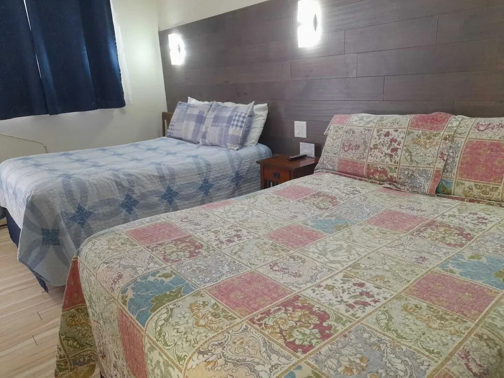 Three Island Motel