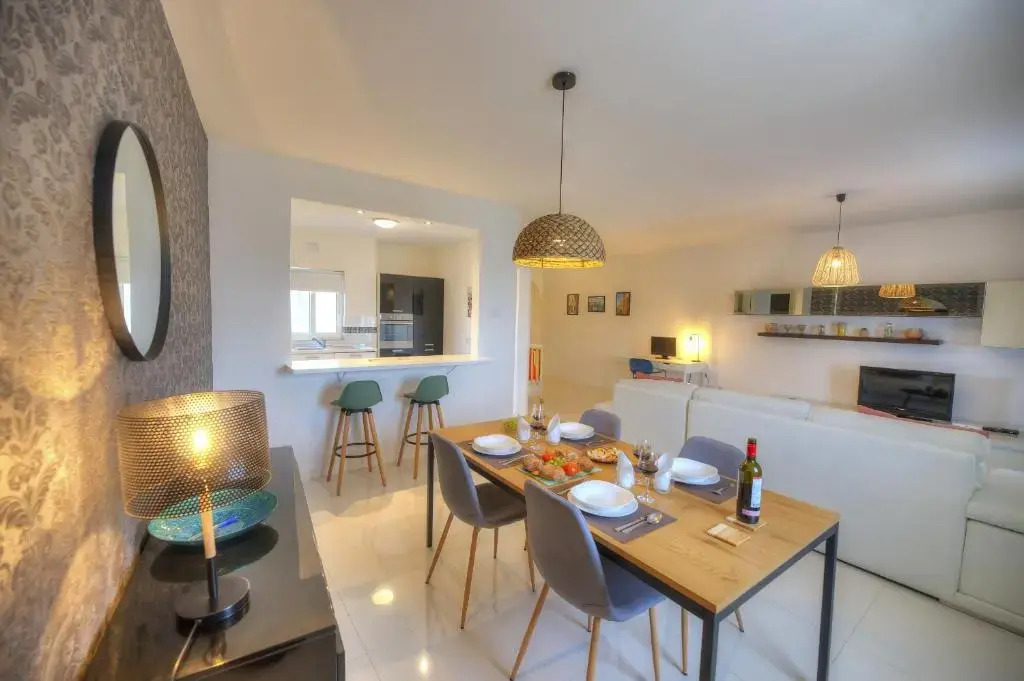 Modern and spacious 2 bedroom apartment with communal outdoor pool GZ-SMEL1-1