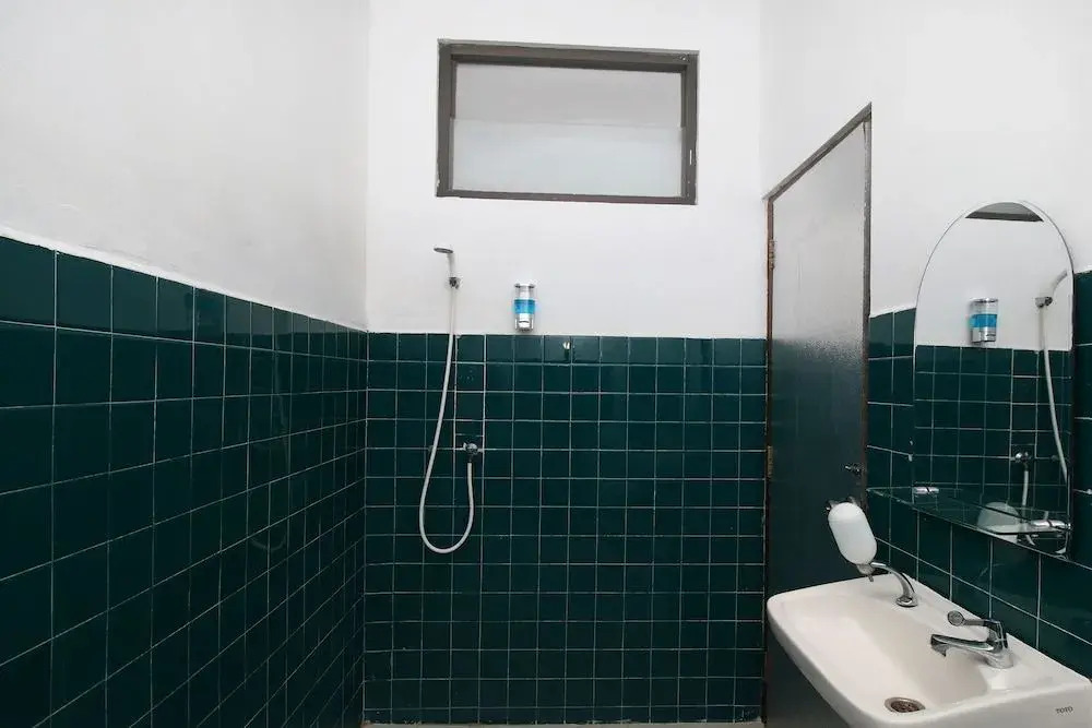 Airy Eco Syariah Senen Kramat Enam 28 Jakarta