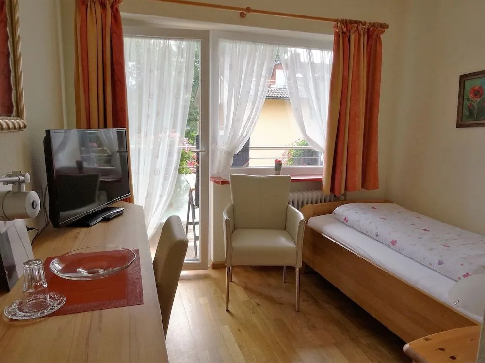 Casa Cristina- Kurpension Und Appartements