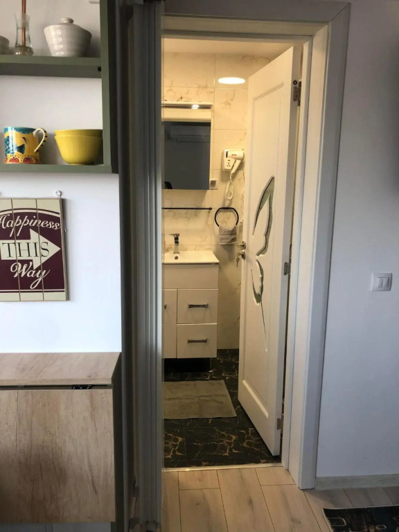 Brand New Downtown Studio