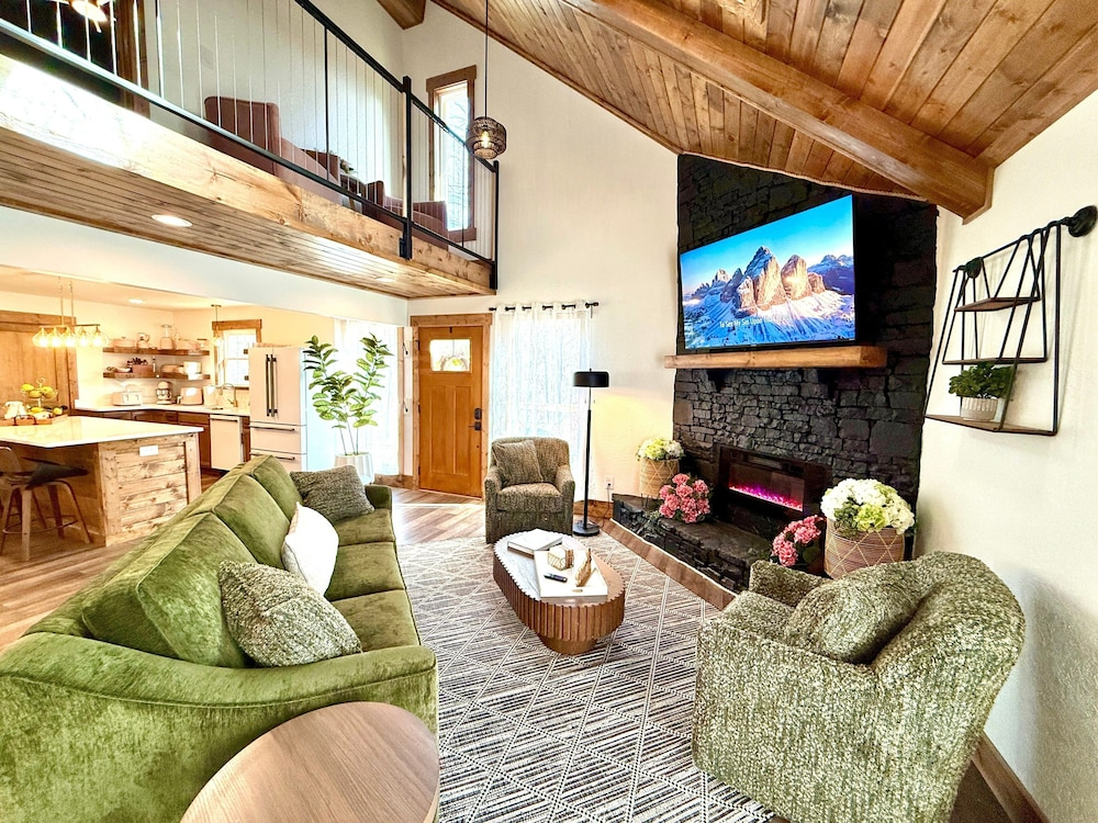 Dolly's Harmony Haven 3 Bedroom Cabin